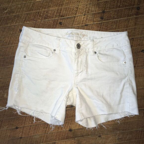 American Eagle white size 8 cutoff Daisy Duke jean shorts - Picture 1 of 4